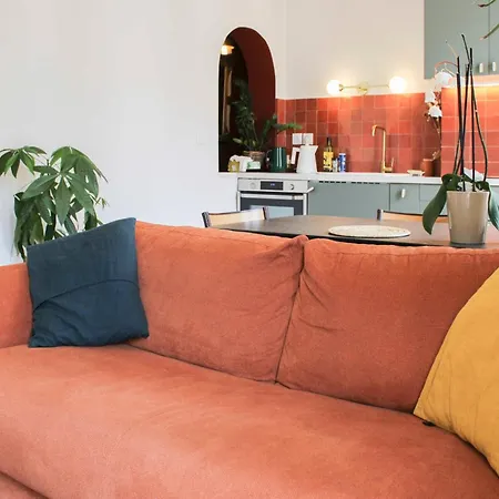 Architect-renovated Bright Montmartre Flat * Paris