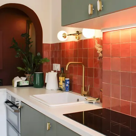 Architect-renovated Bright Montmartre Flat * Paris