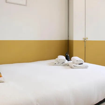 Architect-renovated Bright Montmartre Flat Paris