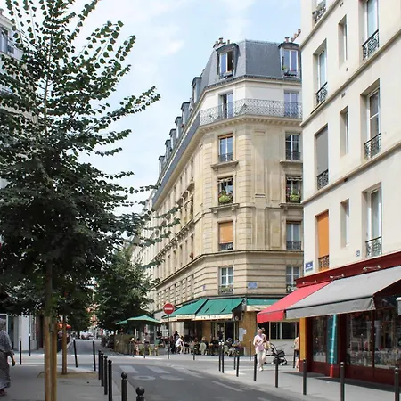 Architect-renovated Bright Montmartre Flat * Paris
